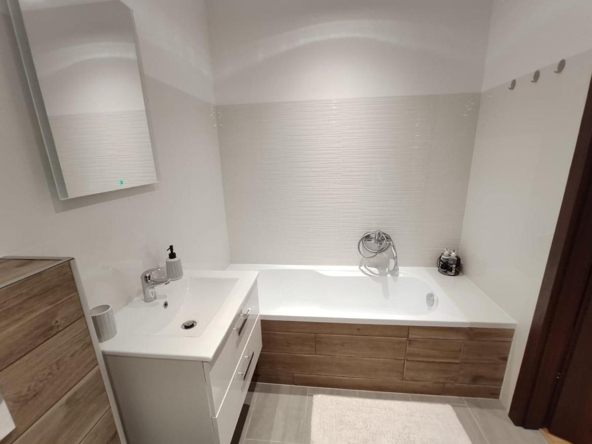 דירות ז'שוב Apartament Parkowy מראה חיצוני תמונה